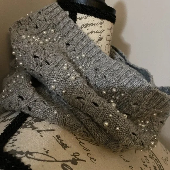 Lauren Ralph Lauren Gray Knit Infinity Scarf 
Wool blend - Picture 5 of 6